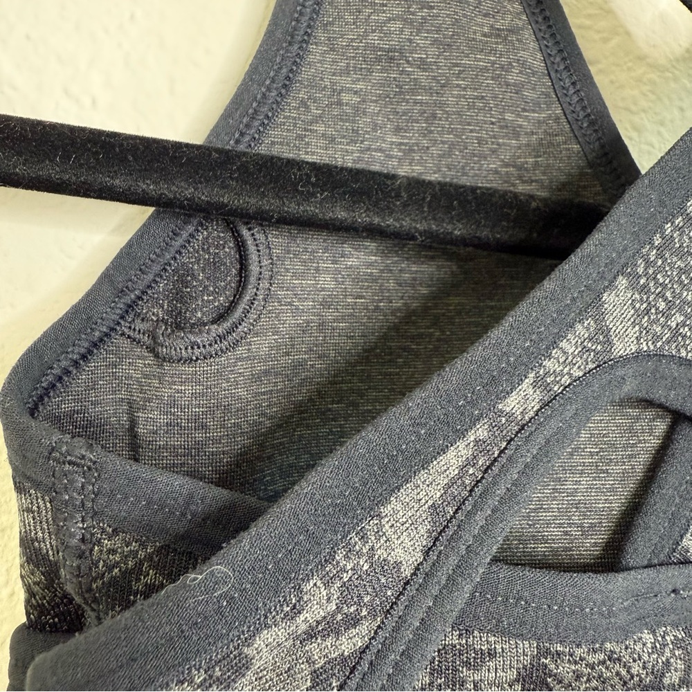 Gymshark Adapt Animal Seamless Sports Bra Medium Support Black Charcoal Size XS - Picture 4 of 9